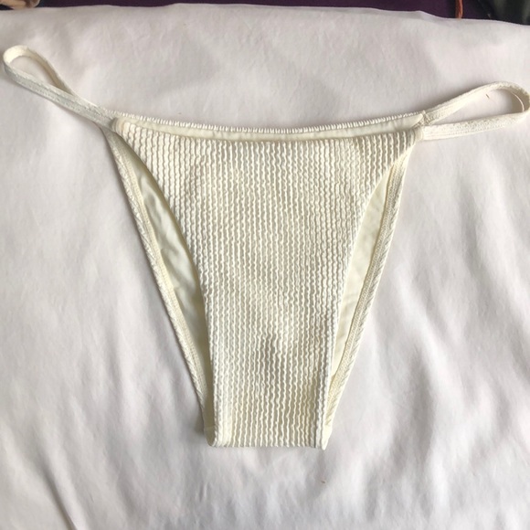 Monday Swimwear bottoms in cream size L - Picture 1 of 3